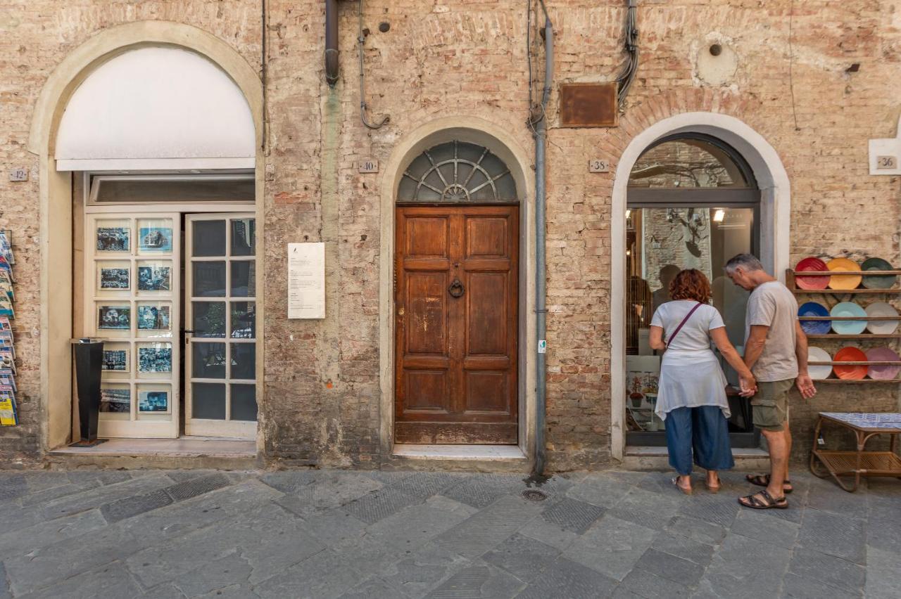 Colours Studio 10 M Away Piazza Del Campo Siena Exterior photo